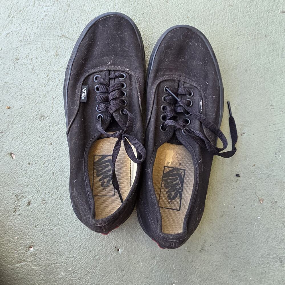 Vans Classic Authentic Black/White Skate Sneakers, Size 7M/8.5W